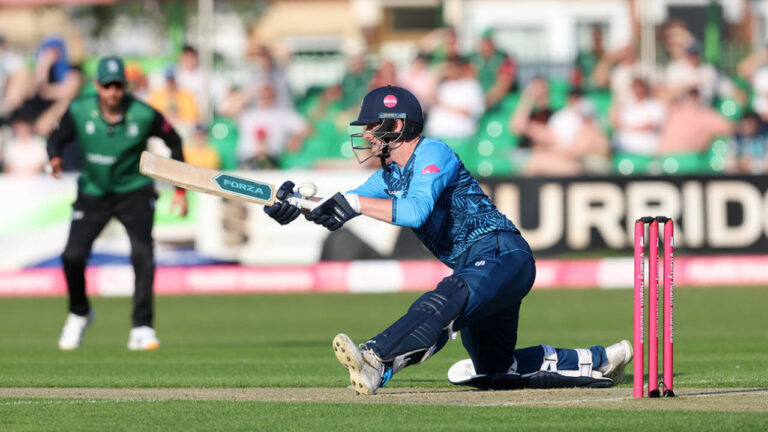 Andersson hits fifty, takes six wickets as Derbyshire romp home – مارٹن اینڈرسن کا شاندار کارنامہ: ڈربی شائر کی لیسٹر شائر کے خلاف زبردست جیت