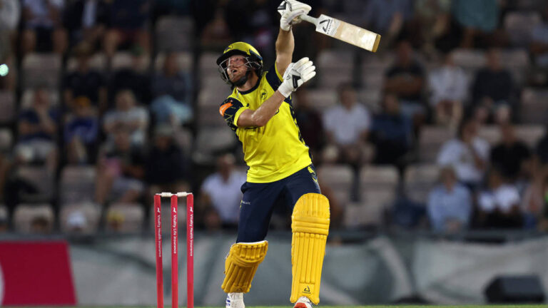 Allround Dawson downs Sussex to keep Hampshire on a roll: وائٹلٹی بلاسٹ میں ہیمپشائر کی چوتھی فتح