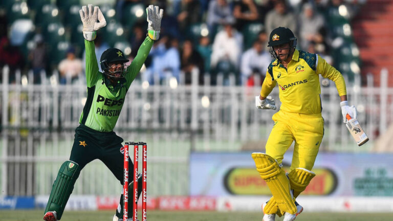 لاہور ون ڈے: Pakistan bowl; Australia bring in Zampa for Stanlake – پاکستان نے ٹاس جیت کر فیلڈنگ کا فیصلہ کیا