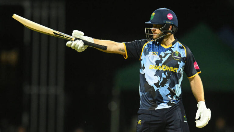 Dickson helps Glamorgan past old side Somerset on night of floodlight drama | گلیمورگن کی سنسنی خیز فتح