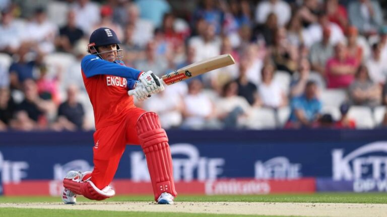 خواتین کے ٹی ٹوئنٹی ورلڈ کپ: Dunkley, Kemp and Gibson star as England win three in three، انگلینڈ کی ناقابل شکست کارکردگی جاری